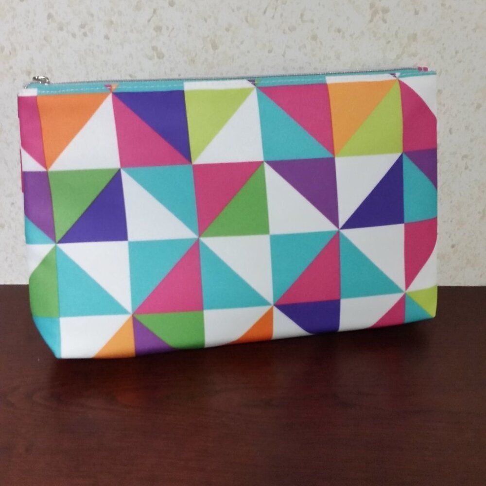 CLINIQUE cosmetic bag with makeup & cosmetics samples NWT - Picture 1 of 2